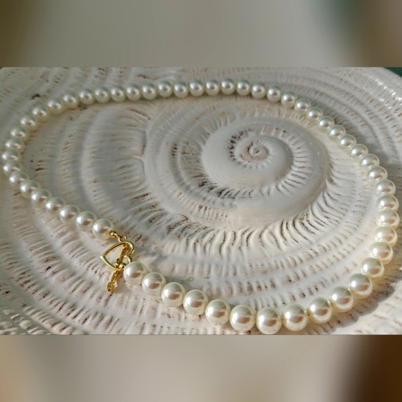 Pearl Heart Toggle Necklace (15 inches, gold plated) - Picture 5 of 7